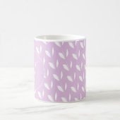 Aangepaste initiaal wit silhouet bladeren paarse koffiemok (Center)