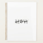 Aangepaste Initiaal zwart-wit monogram Planner<br><div class="desc">Dit is een monogram Design. Het wordt vaak gebruikt als een persoonlijke of zakelijke logo om een persoon,  merk of organisatie te vertegenwoordigen. Het kan ook worden gegeven als een verjaardag of kerstcadeau aan uw beste vriend,  goede vriend,  familie of familieleden.</div>