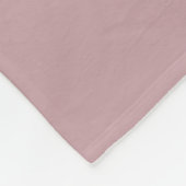 Aangepaste initiële letters op stoffig roze mauve fleece deken (Hoek)