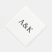Aangepaste initiële letters op witte trouw servet (Hoek)