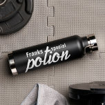Aangepaste Jouw naam Potie Waterfles<br><div class="desc">Fun waterfles met jouw naam voor mannen. U kunt het vullen met uw persoonlijke fitnessoptie die u nodig hebt voor uw werkout. :-</div>