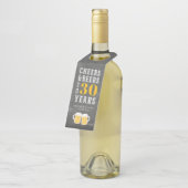 Aangepaste kazen en bier Milestone Birthday Flessenhanger (Schuin)