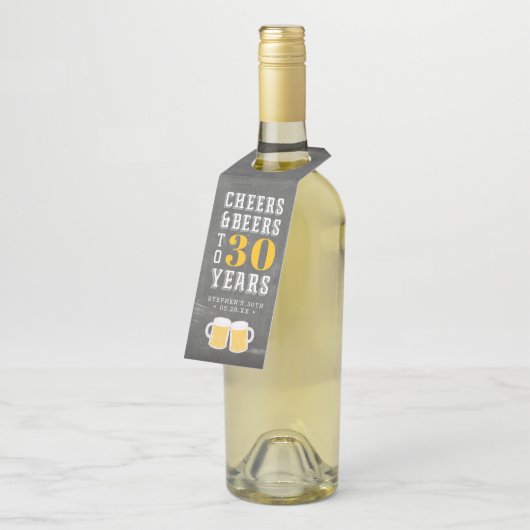 Aangepaste kazen en bier Milestone Birthday Flessenhanger (Schuin)