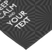 Aangepaste KEEP CALM en jouw tekst bij uitbarsting Tafelkleed (Gekanteld)