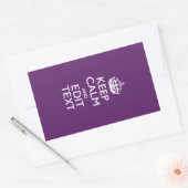 Aangepaste KEEP CALM en tekst bewerken op Paars Rechthoekige Sticker (Envelop)