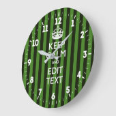 Aangepaste Keep Calm Get Jouw tekst Green Stripes Grote Klok (Hoek)