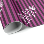 Aangepaste KEEP CALM Jouw tekst Fuchsia Stripes Cadeaupapier (Rol Hoek)