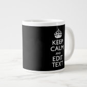 Aangepaste KEEP CALM-Jouw tekst op zwart Grote Koffiekop (Voorkant rechts)