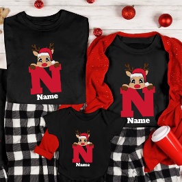 Aangepaste kerst monogram met naam grappige pyjama t-shirt