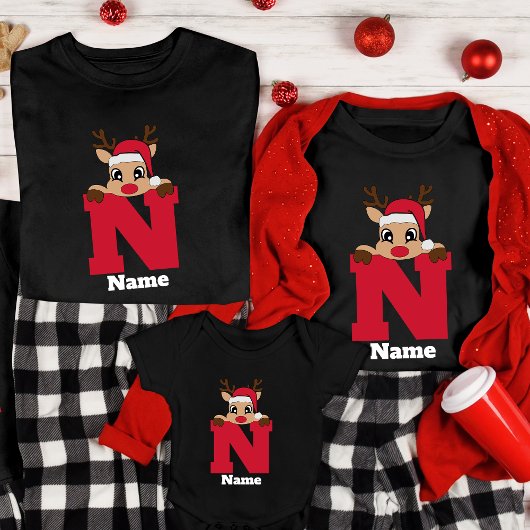 Aangepaste kerst monogram met naam grappige pyjama t-shirt