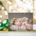 Aangepaste kerstgroet| FOTO toevoegen Feestdagenkaart<br><div class="desc">Stuur deze mooie briefkaarten naar je vrienden en familie.  Het hedendaagse manuscript met MERRY CHRISTMAS in wit met UW FOTO.  Perfect voor de eerste CHRISTMAS van de baby.  De achterzijde van kaart heeft optie om tekst toe te voegen.</div>