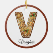 Aangepaste Kerstmis Gingerbread Letter V Monogram Keramisch Ornament (Achterkant)