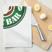 Aangepaste keukenhanddoek met logo in een koffiesh (Quarter Fold)