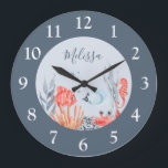 Aangepaste Kinderen onder het Zee Acrylwandklok Grote Klok<br><div class="desc">Deze schattige klokken onder het zee,  gepersonaliseerd met je kindernaam. Kenmerken en onderwaterscène van vissen,  zeepaardjes,  krabben en oceaanplanten. Ideaal voor de kleuterschool,  de kinderkamer of in een schoolomgeving. De doopvontstijl kan worden veranderd door op de pas verdere verbinding na het personaliseren aan te klikken.</div>