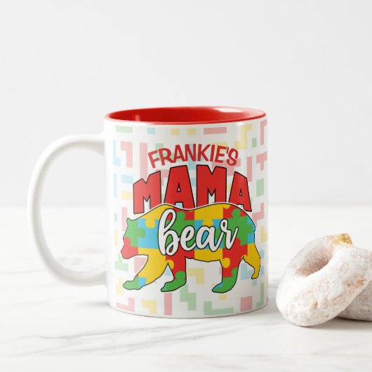 Aangepaste kindernaam Mama Beer Autism Awareness M Tweekleurige Koffiemok (Met donut)