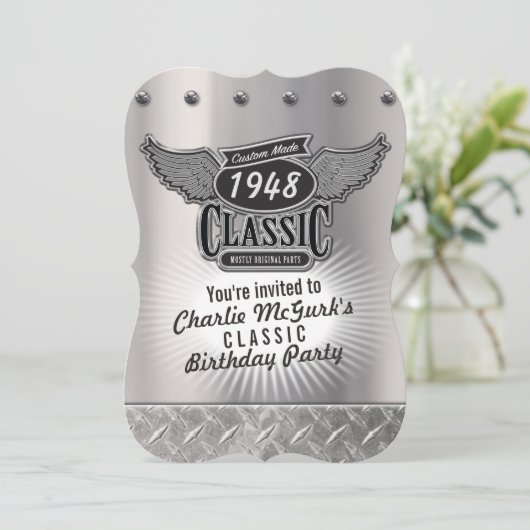 Aangepaste, klassieke uitnodiging voor verjaardags (Staand voorkant)