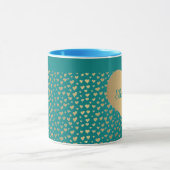 Aangepaste kleine Gold-harten op Blauwgroen achter Mok (Midden)