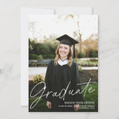 Aangepaste kleur Modern Script White Afstuderen Fo Aankondiging (Voorkant)