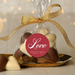 Aangepaste kleuren Elegant Cursive Love Wedding Ronde Sticker<br><div class="desc">Bruiloft sticker met het woord "love" in stijlvol cursief type en een bewerkbare achtergrondkleur (om het te veranderen van salie groen naar de kleur van uw keuze, klik op de knop aanpassen). Personaliseer het door de plaatsaanduidingstekst te vervangen door uw eigen gegevens. Klik op de knop "Aanpassen" voor meer opties,...</div>
