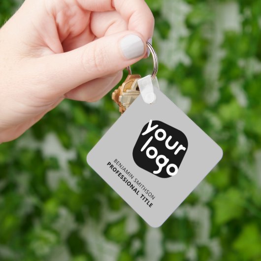Aangepaste kleurnaam Titel Voeg hier uw Logo toe B Sleutelhanger (Hand)