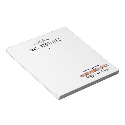 Aangepaste kleurrijke iedereen communiceert anders notitieblok (Schuin)