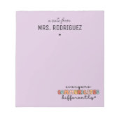 Aangepaste kleurrijke iedereen communiceert anders notitieblok (Voorkant)