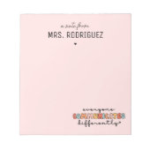 Aangepaste kleurrijke iedereen communiceert anders notitieblok (Voorkant)