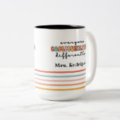 Aangepaste kleurrijke iedereen communiceert anders tweekleurige koffiemok (Voorkant rechts)