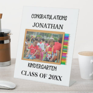 Aangepaste kleuterschool afstuderen krijbordfoto reclamebord met voetstuk