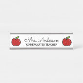 Aangepaste kleuterschool voor rode appel logo bureau naambordje (Voorkant)