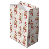 Aangepaste Knusse Capybara Kerstmis Medium Cadeauzakje (Achterkant Gekanteld)