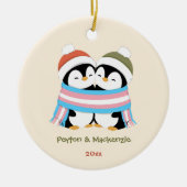 Aangepaste Knusse Trans Pinguïns Kerstmis Keramisch Ornament (Voorkant)