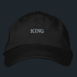 Aangepaste Koning Tekst Zwarte Kleur Petten of Pet<br><div class="desc">King Tekst Naam Zwart Kleur Geborduurde Petten of Petten,  Lettertype Naam is Century,  Lettertype grootte 30. Stijltype is Alternative Apparel Basic Verstelbaar Pet,  Kleurtype is Zwart.</div>