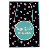 Aangepaste Koppelnamen Lucky Heart Datum Medium Cadeauzakje (Voorkant)