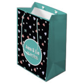 Aangepaste Koppelnamen Lucky Heart Datum Medium Cadeauzakje (Achterkant Gekanteld)