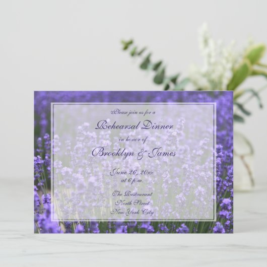 Aangepaste lavender Wedding Rehearings Uitnodiging (Staand voorkant)