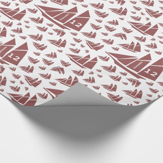 Aangepaste leeftijd en naam rode en witte Schooner Cadeaupapier (Hoek)