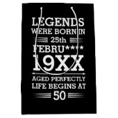 Aangepaste Legenda zijn geboren op maandjaarbasis Medium Cadeauzakje (Voorkant)