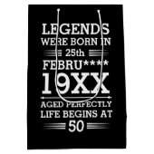 Aangepaste Legenda zijn geboren op maandjaarbasis Medium Cadeauzakje (Achterkant)