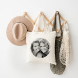 Aangepaste Lijst Foto Canvas tas<br><div class="desc">Keer Persoonlijke Canvas tas met Uw Foto van de Douane in een Ronde Rand van het Lijst van de Cirkel. Dit zou een geweldig cadeau zijn voor familie,  vrienden,  ouders en grootouders!</div>