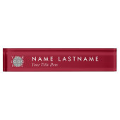 Aangepaste Logo Elegant Burgundy Red Desk Naambordje (Voorkant)