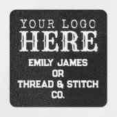 ➤ Aangepaste Logo en Tekst Zwarte Stof Kledinglabe Labels (Design 1)