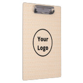 Aangepaste logo op kleine witte stippen op blush klembord (Rechts)