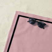 Aangepaste Logo op mosterdroze met Lijst Strandlaken (In situ)