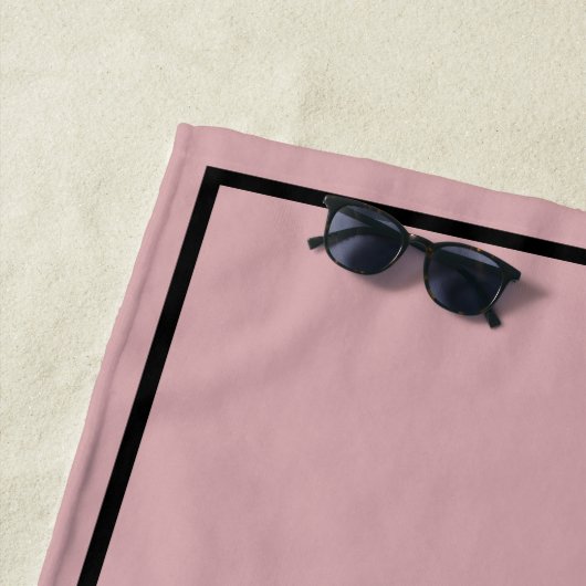 Aangepaste Logo op mosterdroze met Lijst Strandlaken (In situ)