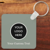 Aangepaste Logo QR Code Tekst Sage Green Company Sleutelhanger (Achterkant)