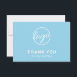 Aangepaste Logo Simple Light Sky Blue Business Bedankkaart<br><div class="desc">Aangepast lichtblauw bedrijf bedankt een kaart met een minimalistisch design en uw logo vooraan,  samen met "Bedankt voor uw aankoop". De achterkant heeft je persoonlijke boodschap. Een eenvoudig en eenvoudig ontwerp dat nog altijd even professioneel is. Deze eenvoudige dankjewel is geweldig voor elk type bedrijf,  groot of klein.</div>