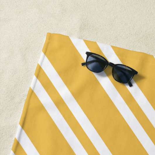 Aangepaste maïsgele en witte strepen strandlaken (In situ)