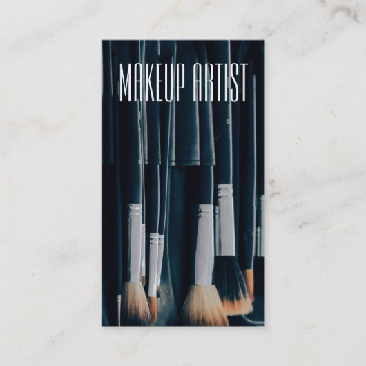 Aangepaste Makeup-artiest met penselen op achtergr Visitekaartje (Voorkant)
