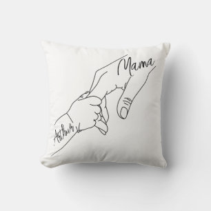 Aangepaste mama en kinderen die elkaars hand vasth kussen
